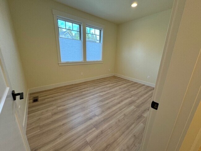 Building Photo - Brand New Home in NW Crossing with Professional office space!