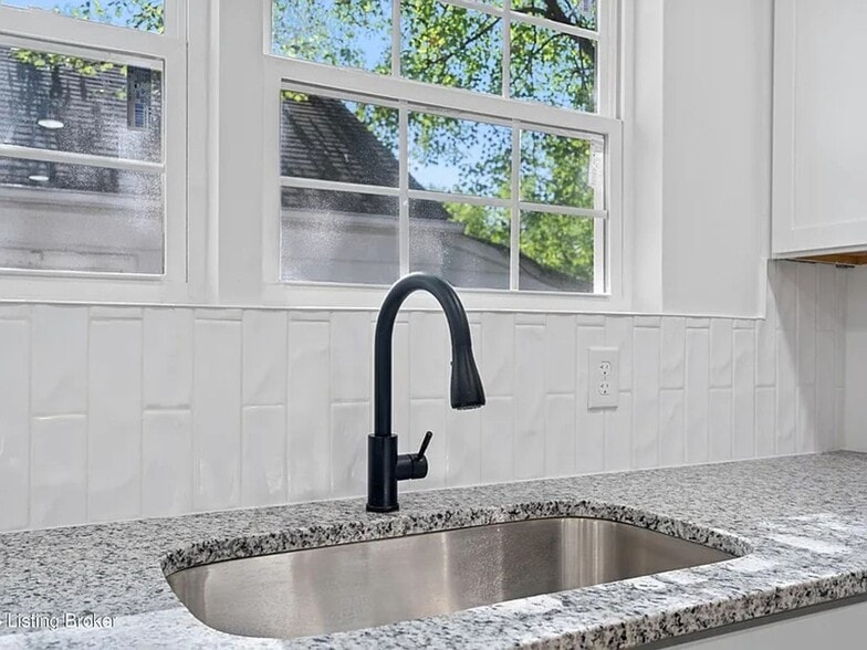 Building Photo - 551 Denmark St