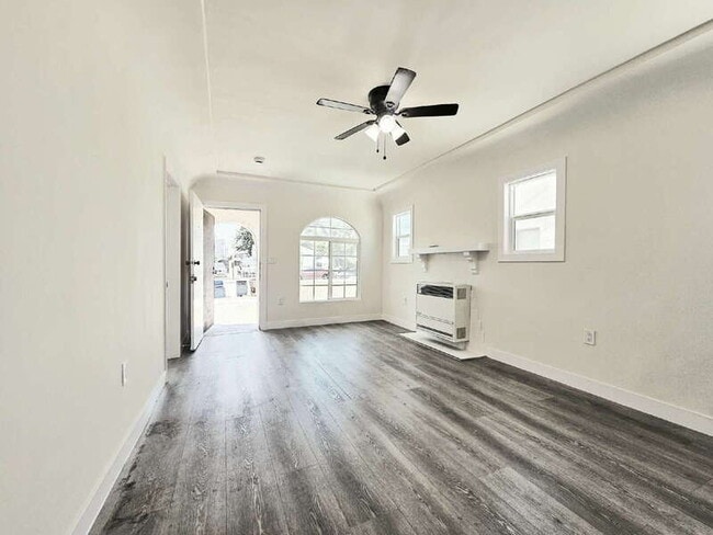 Primary Photo - 1129 W 109th Pl