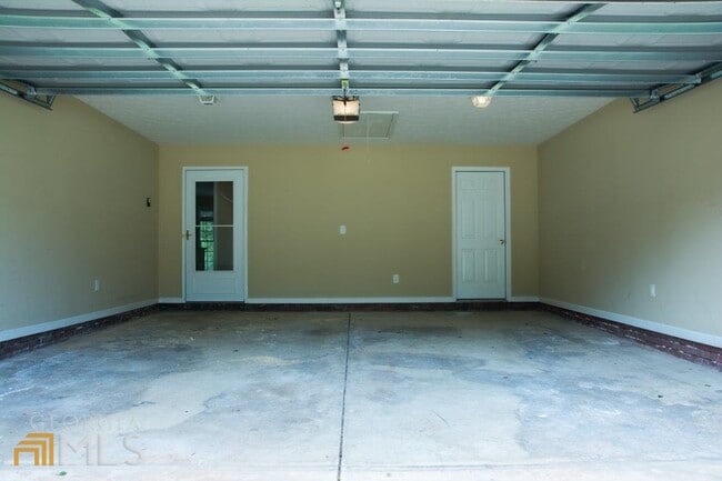 Building Photo - 8037 Creekland Dr