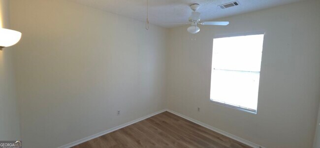 Building Photo - 330 Knoll Ridge Ct