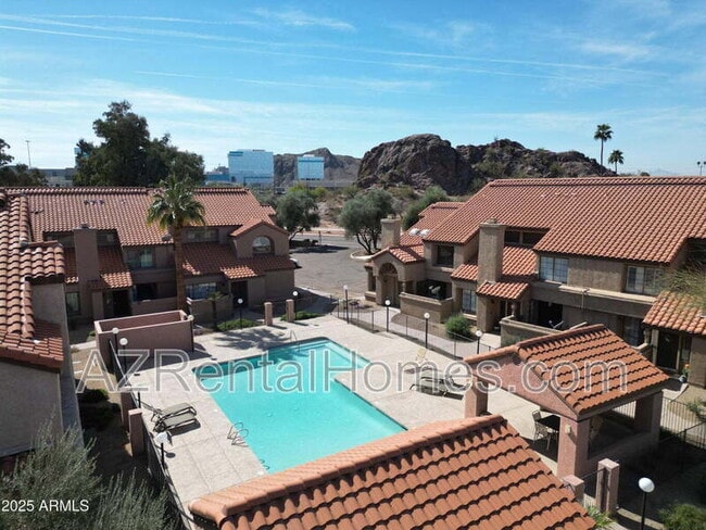 Building Photo - 609 E Mesquite Cir