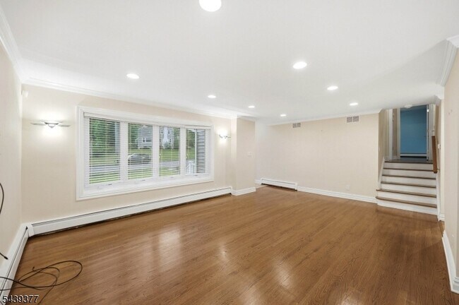 Building Photo - 47 Crossbrook Rd