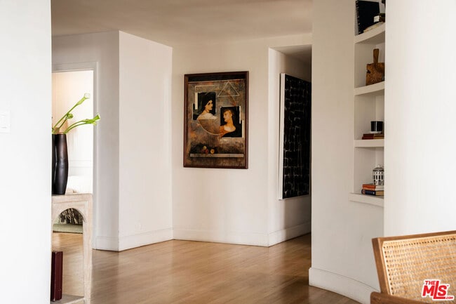 Building Photo - 1424 N Crescent Heights Blvd