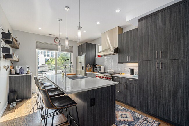 Building Photo - End unit Townhome with Stunning Views from...