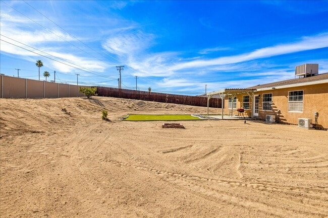 Building Photo - 29 Palms home in great neighborhood!