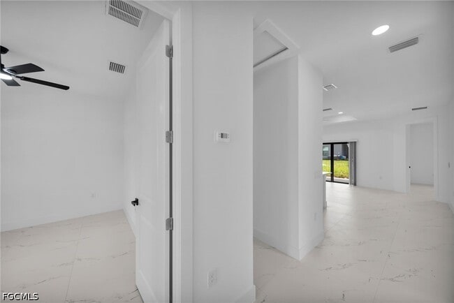Building Photo - 4986 Fairway Ct