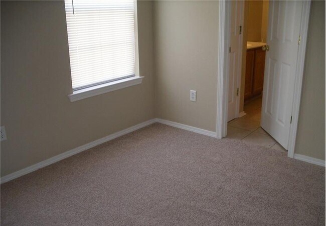 Building Photo - 10 Ashleigh Ln