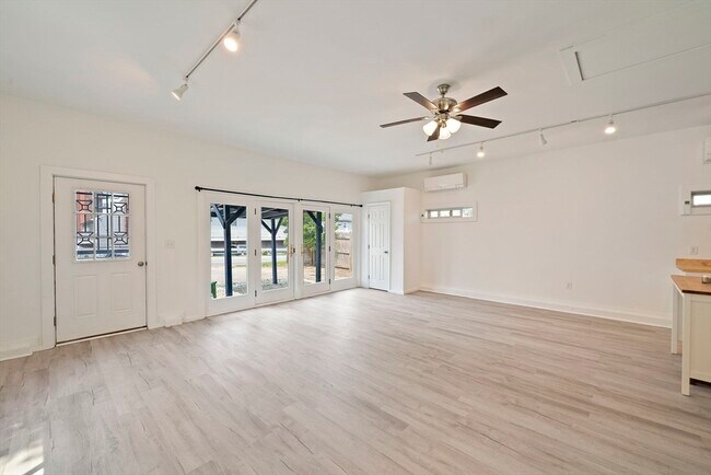Building Photo - 15 Rockland House Rd