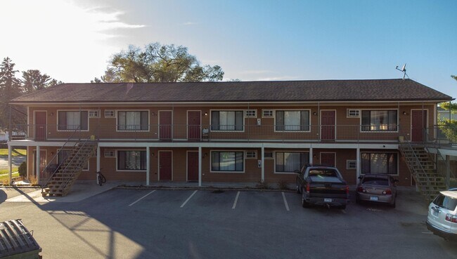 Building Photo - Cozy 1-Bed, 1-Bath Main Level Apartment Wa...