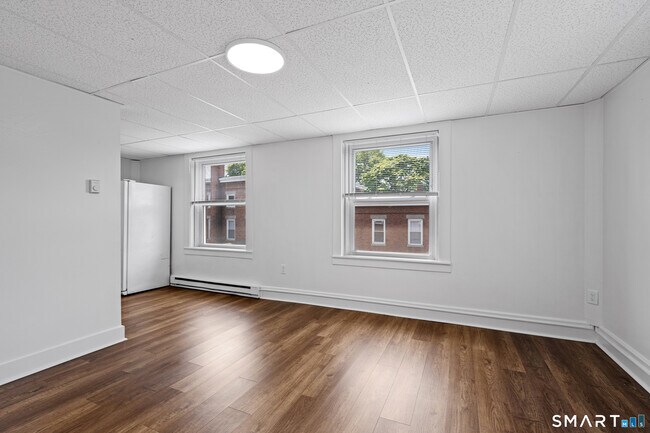 Building Photo - 156 Garfield Ave