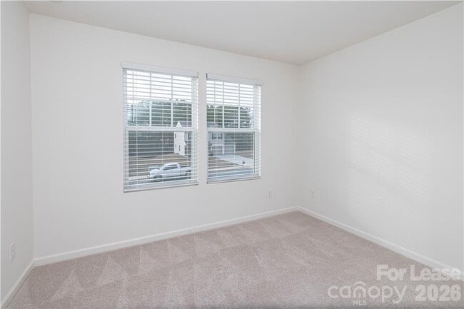 Building Photo - 824 Yorkshire Dr