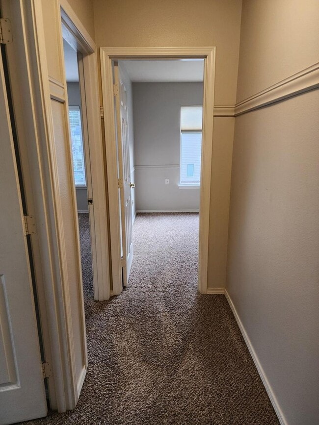 Building Photo - **PENDING APP**$200 Move In Special**Beautiful 4 bed 2.5 Bath Home in South Hill Puyallup