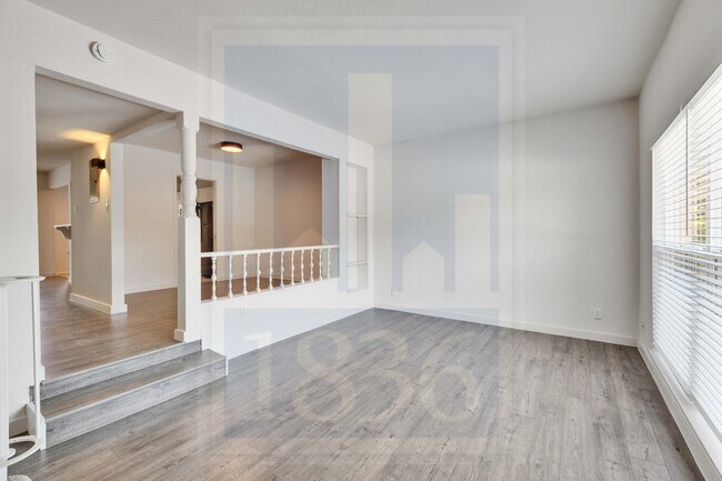 Building Photo - 907 E Oltorf St