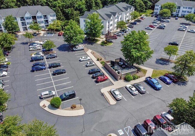 Building Photo - 1221 Waterford Dr