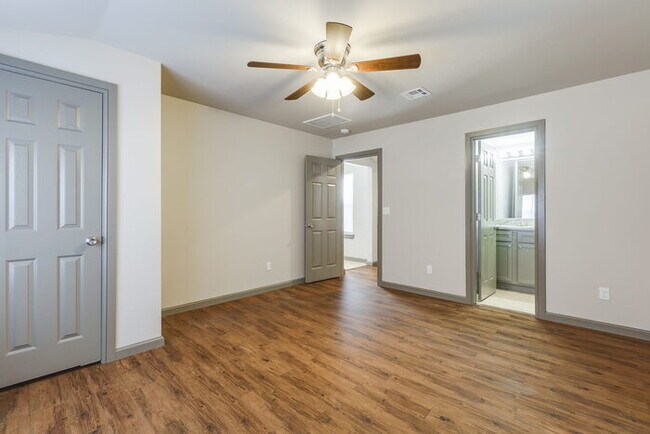Building Photo - 2412 NW 40th St