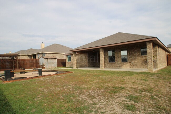 Building Photo - 4 Bedroom in Copperas Cove’s House Creek N...