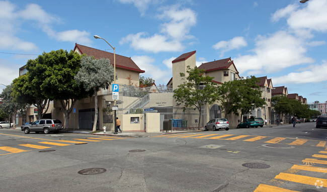 Primary Photo - Casa de la Raza