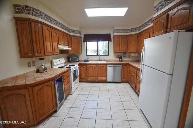 Building Photo - 3040 S Donald Ave
