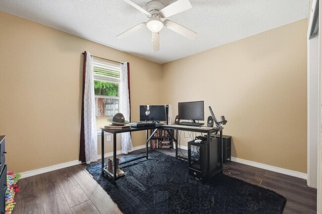 Building Photo - 123 Steeplechase Dr