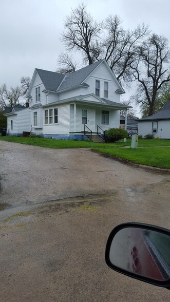 Primary Photo - 707 6th Ave