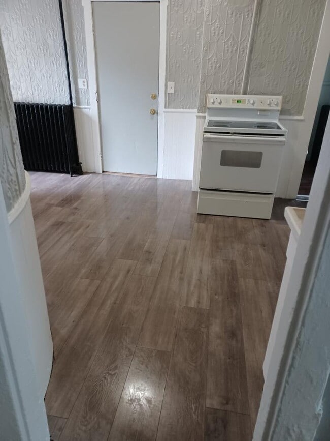 Building Photo - 204 Blake St