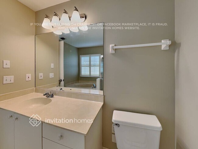 Building Photo - 13048 Meadowbreeze Dr