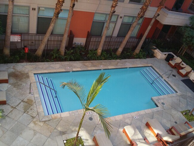 Building Photo - 840 E Green St