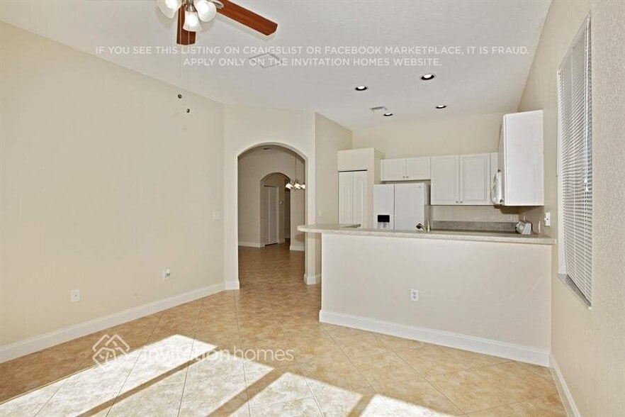 Building Photo - 859 SW 155th Ct