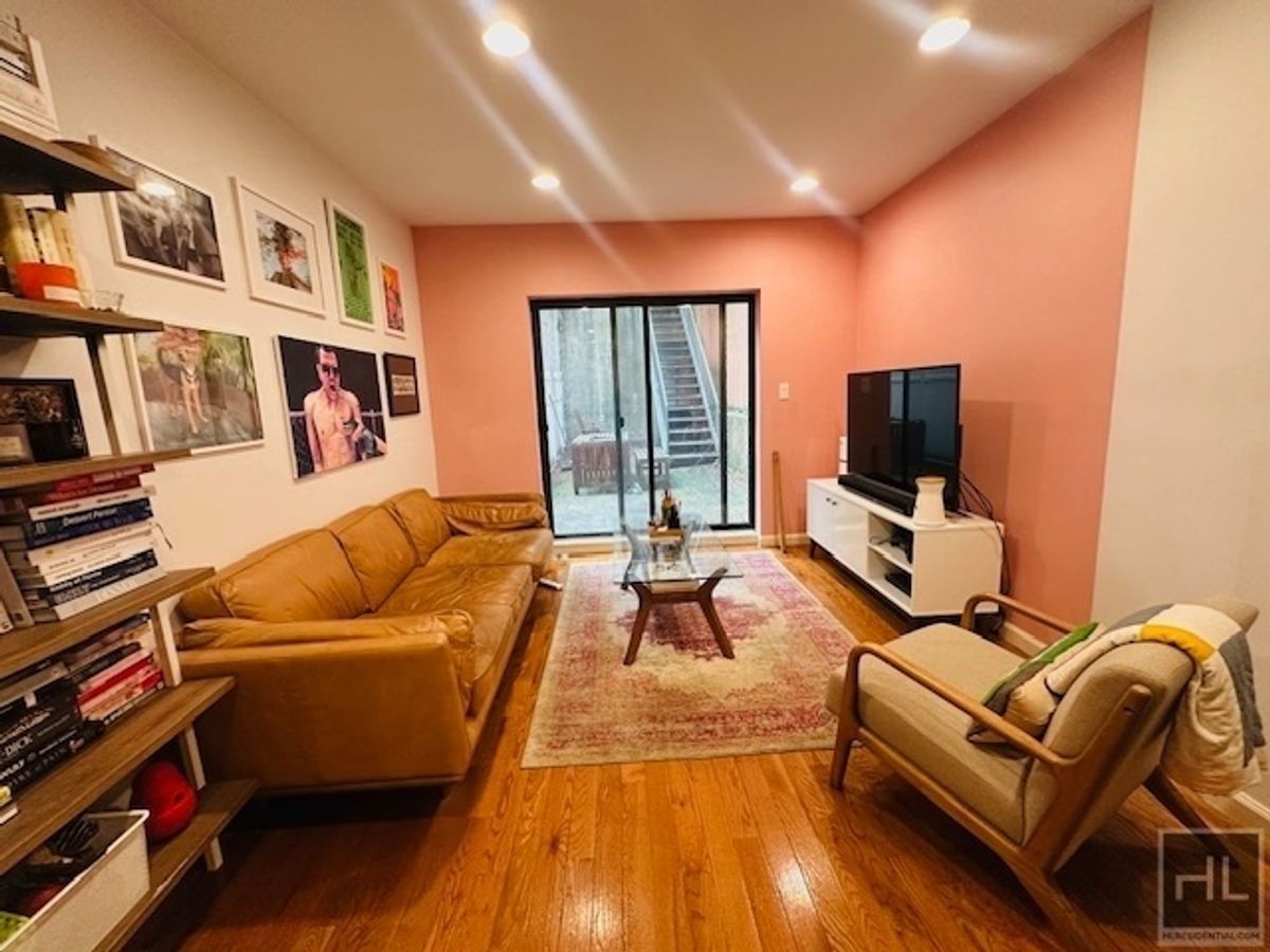 Building Photo - Luxury 1 Bedroom Duplex with Private Outdo...