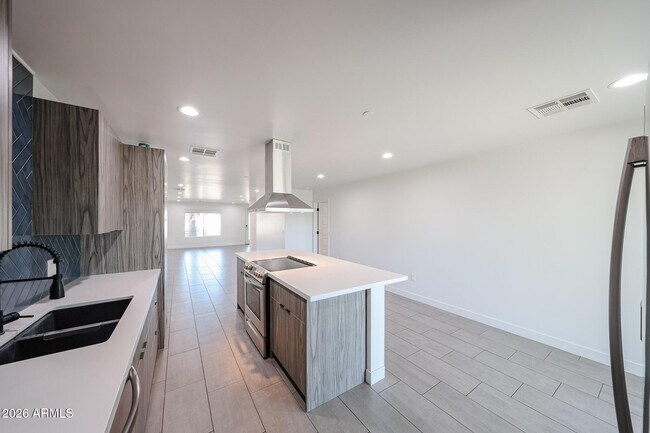 Building Photo - 2651 N 71st Pl
