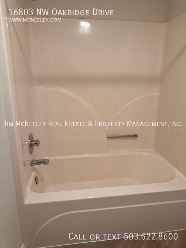 Building Photo - 16803 NW Oakridge Dr