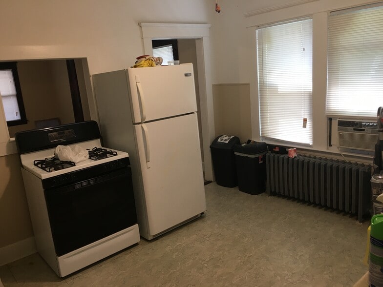 Kitchen - 13 Homestead Ave