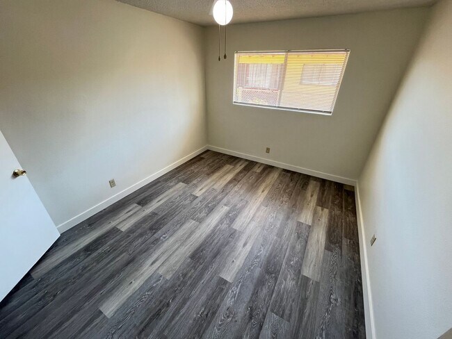 Building Photo - 408 N M St