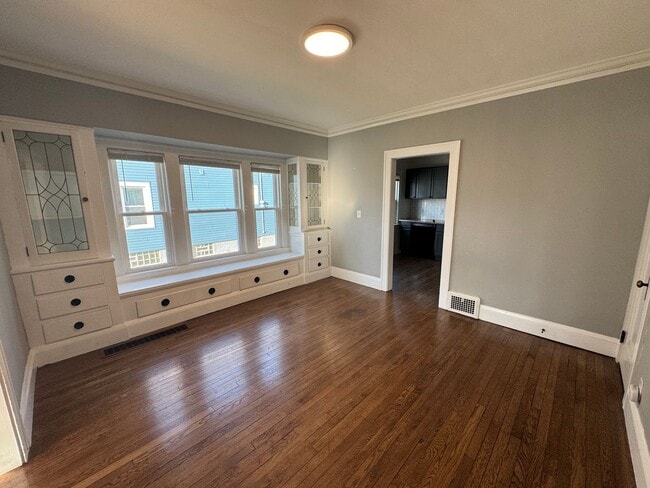 Building Photo - 2115 Lewis Dr
