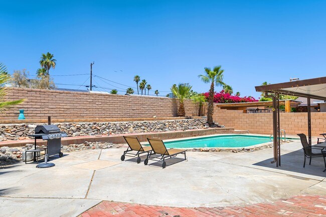 Building Photo - 77054 California Dr