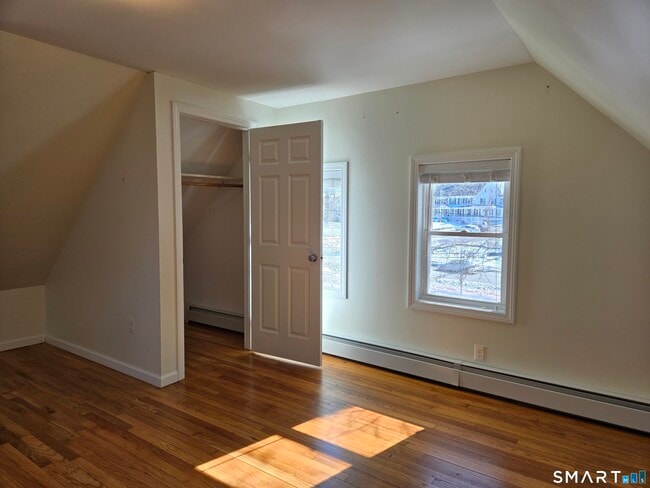 Building Photo - 674 Main St