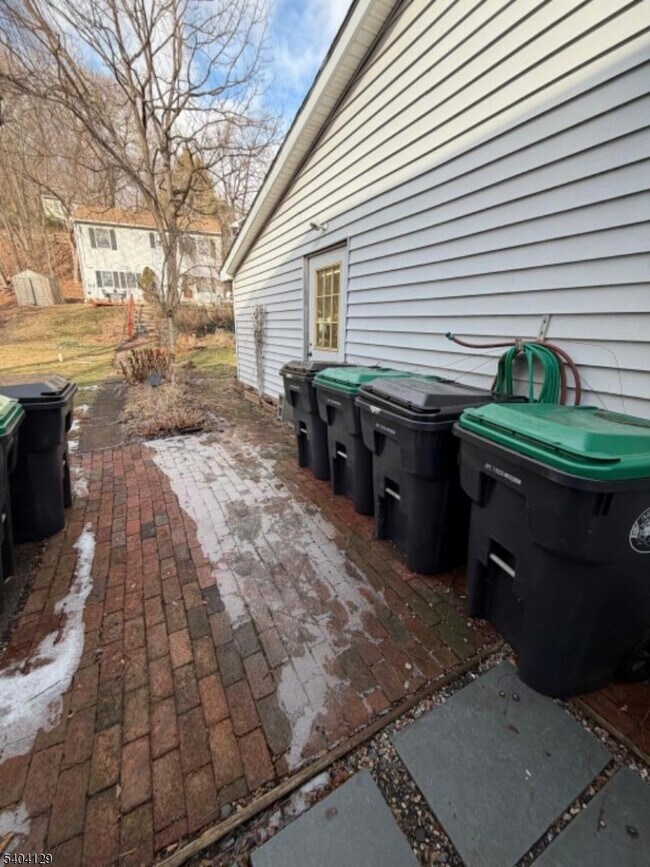 Building Photo - 57 Bridge St