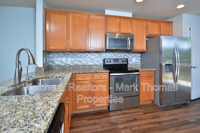 Building Photo - 100 Stratford Lakes Dr