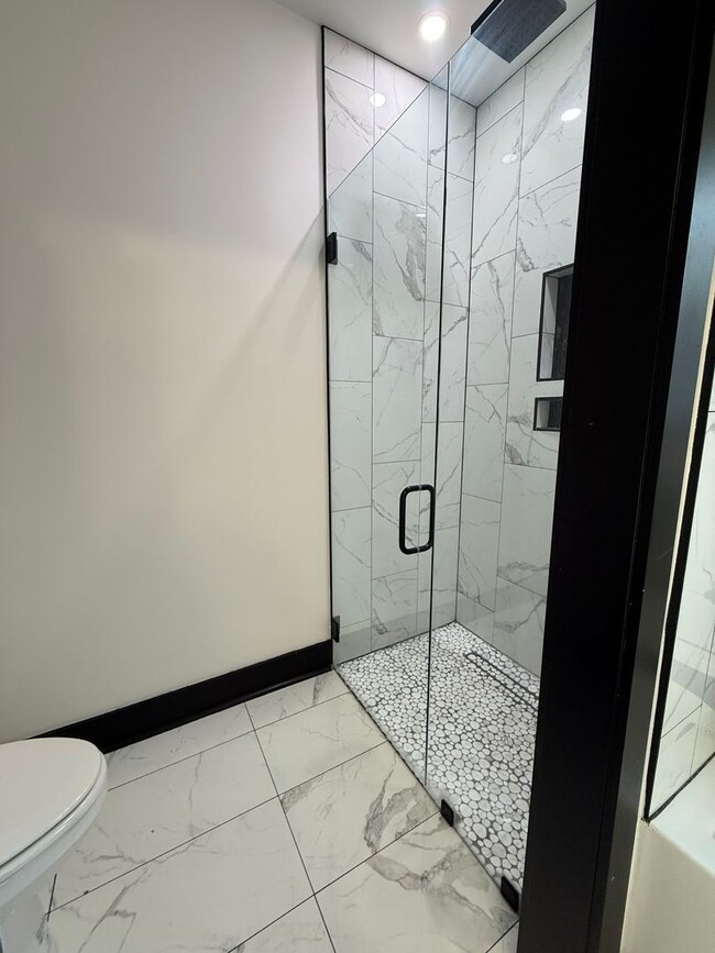 Building Photo - 2721 Cedrus Ave