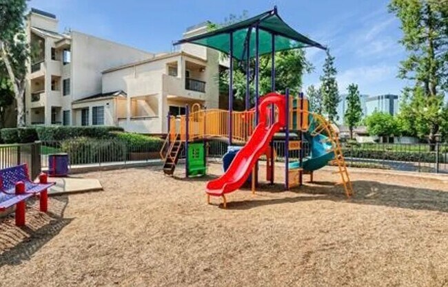 Building Photo - 21450 Burbank Blvd