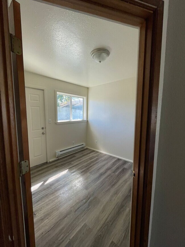 Building Photo - 2148