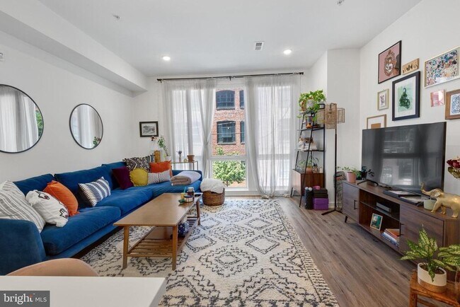 Building Photo - 304 Master St