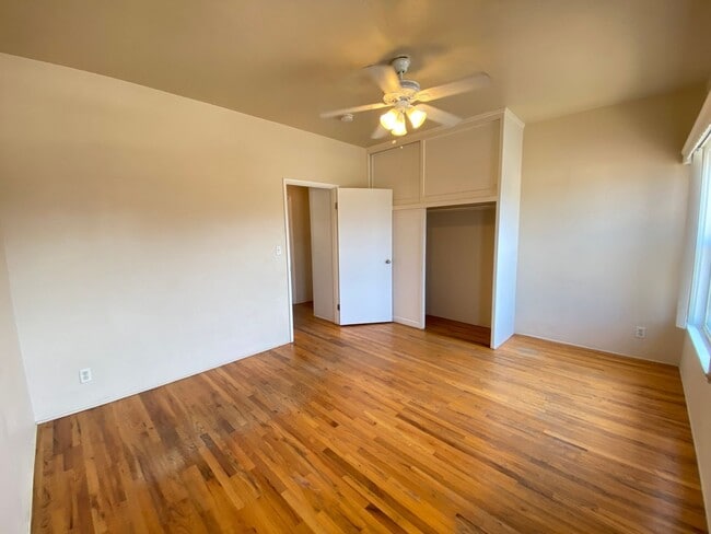 Building Photo - MOVE IN READY! Minutes from Little Italy! ...