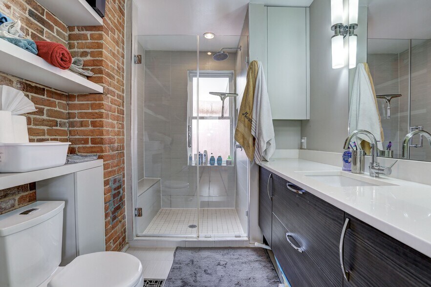 Building Photo - 1745 11th St NW