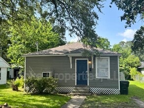 Building Photo - 2233 Lilly St