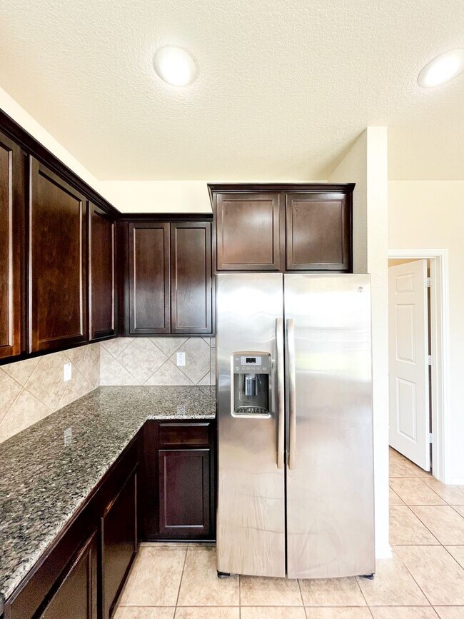 Building Photo - Available NOW!!!! This gorgeous home is located in The Landing Subdivision in Killeen. This home ...