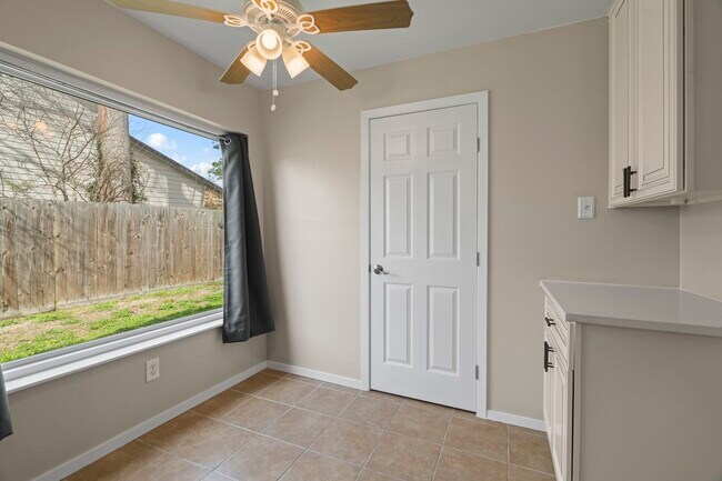 Building Photo - 304 Old Course Dr