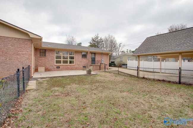 Building Photo - 814 Cleermont Dr SE