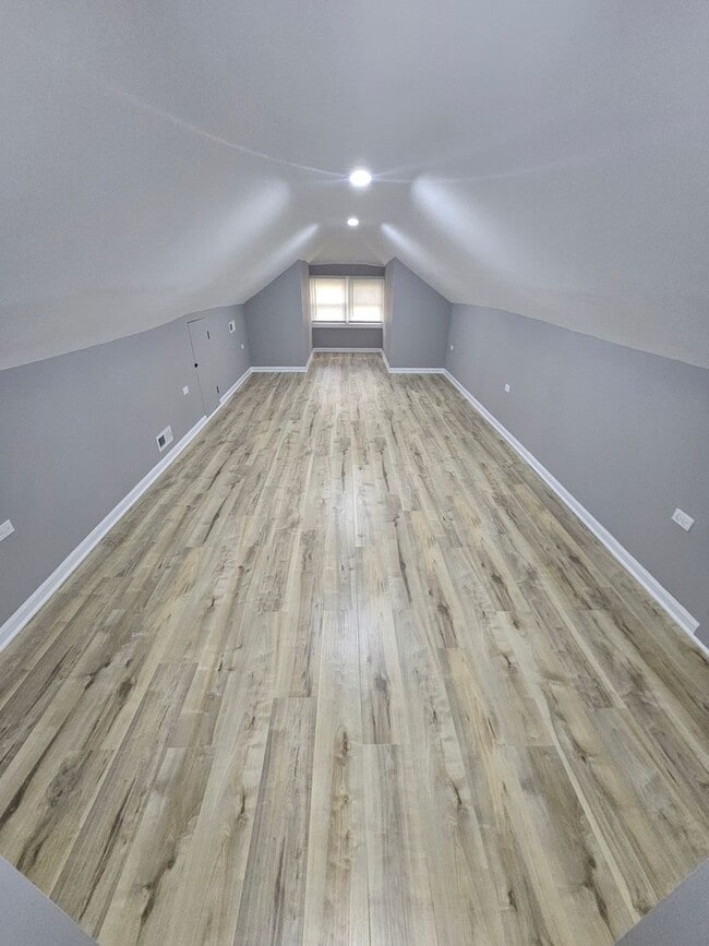 Building Photo - 6136 S Richmond St